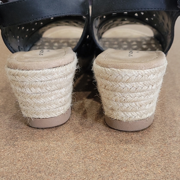 St. John's Bay Black Cut Out Wedge Sandals!!! - Picture 4 of 10